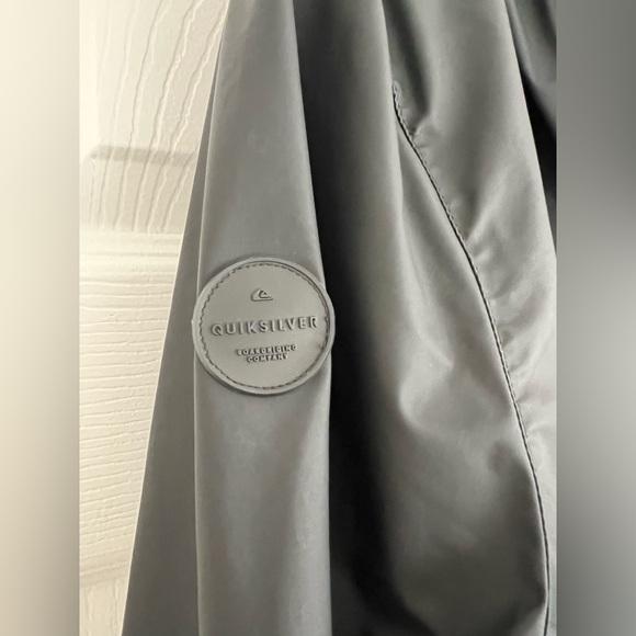 Quiksilver Men's Dark Gray Windbreaker/Waterproof Jacket - Picture 4 of 5